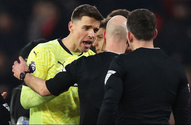 Premier League -Saints-stopper scorede på en dårlig berøring