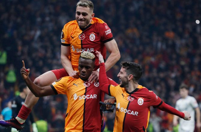 SüperLig -Mertens vinkede farvel til Gala med manér