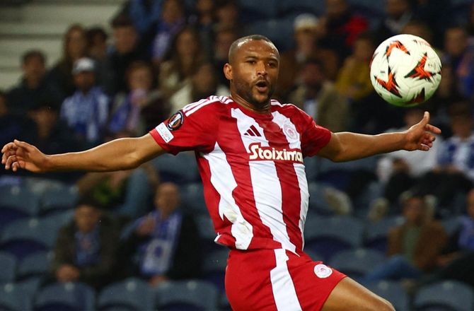 Super League -Skreg i smerte: Olympiakos-angriber ramt af skrækskade