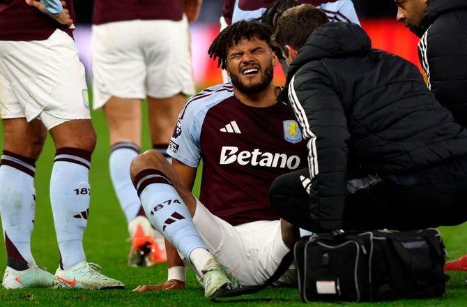 Premier League -Mings skal scannes mandag: Forsigtig optimisme