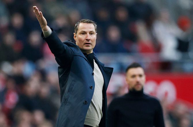Æresdivisionen -Feyenoord fyrer Brian Priske 