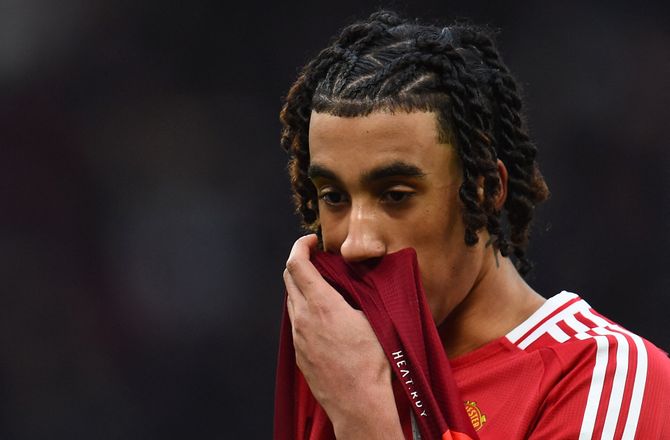 Premier League -Tvivl i United inden finale: Venter på Yoro-melding