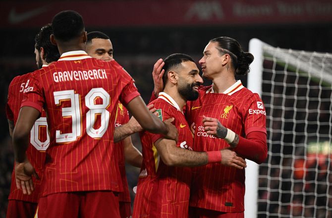 Carabao Cup -Liverpool udklasserer Spurs og booker billet til Wembley