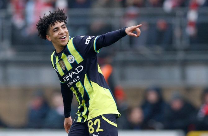 Premier League -Pep hylder Lewis: Exceptionel spiller