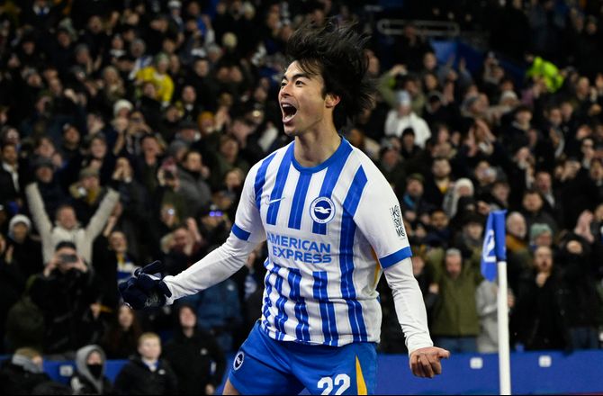 Premier League -Elegant Mitoma-kasse hædres