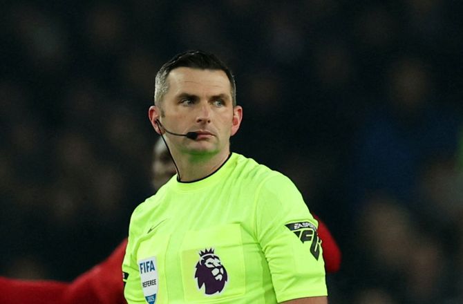 Premier League -Premier League-dommere tjener to millioner om året