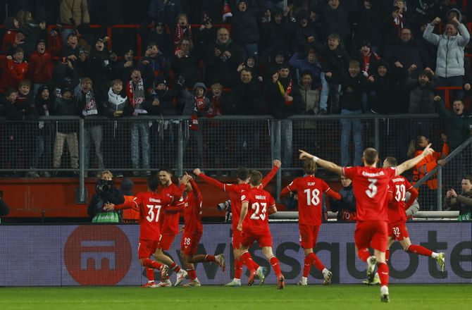 International -Flot comeback sikrede Twente-avancement