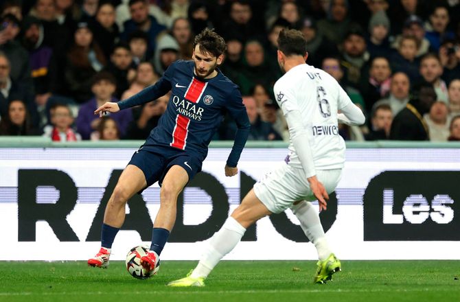 Champions League -PSG-boss maner til ro: Kvaratskhelia har brug for tid
