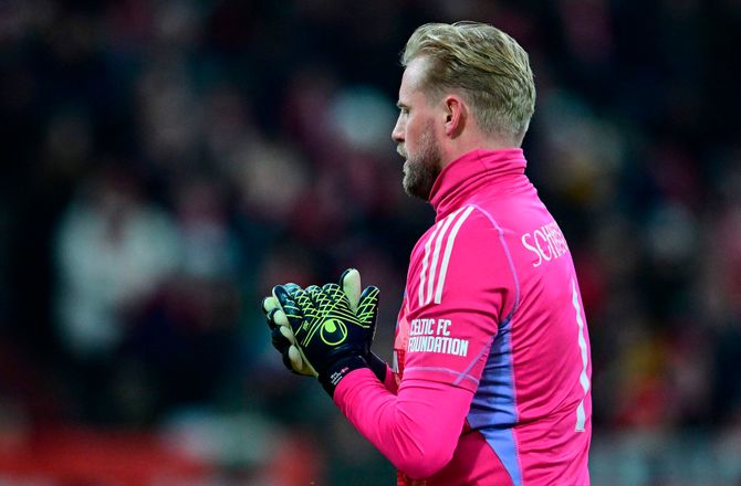 Premiership -Trods drømmemål imod: Schmeichel og co. sejrede i målfest