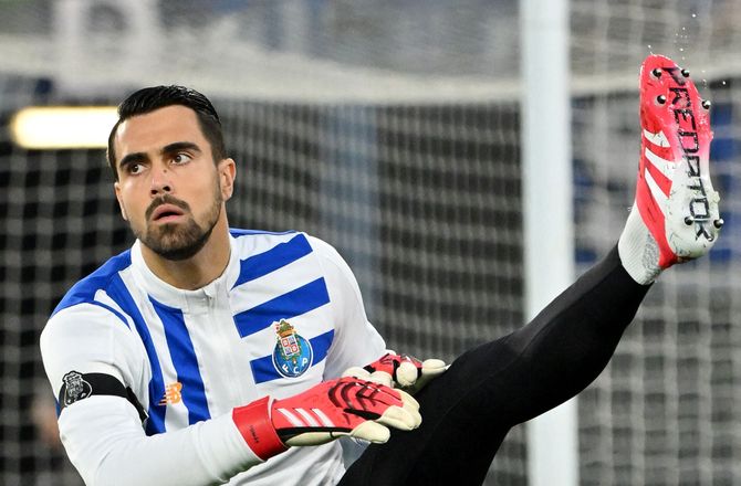 Premier League -Budkrig lurer: United og City slås om Porto-keeper