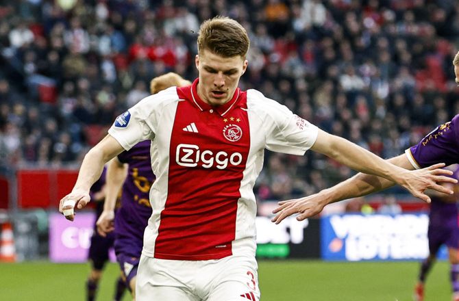 Æresdivisionen -Gaaei starter i Ajax' guldkamp