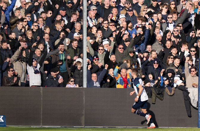 3F Superliga -Solskin, sejr og stemning: Rösler storroser ny hjemmebane