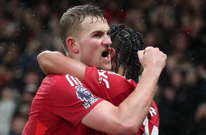 Premier League -Se her: United foran efter to lynmål