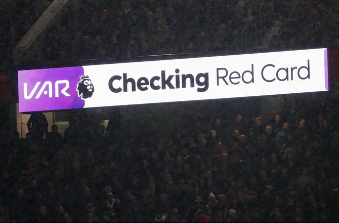 Premier League -PL-fans revser VAR: Tre ud af fire er imod