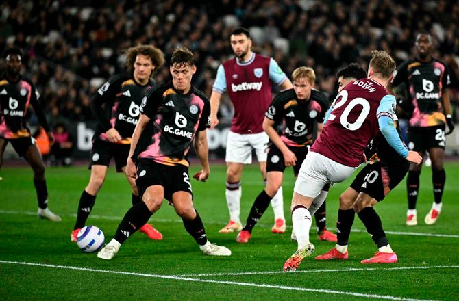 Premier League -Vestergaard fik uheldig hovedrolle i nyt Leicester-nederlag