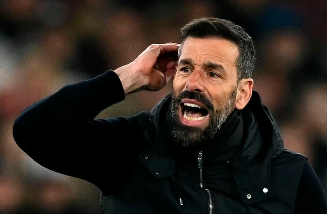 VM -For tredje gang: Van Nistelrooy bliver hollandsk assistent