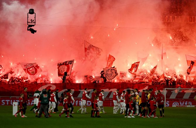 Bundesliga -Stuttgart forlænger og udlejer midtbanespiller 