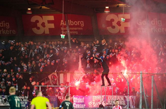 3F Superliga -27 AaB-fans får karantæne efter masseslagsmål i Herning