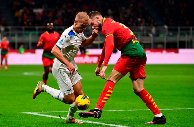 Serie A -Isaksen trak rødt kort og straffespark i sen sejr på San Siro