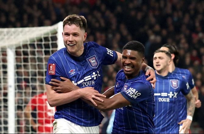 Championship -Ipswich-bomber sværger troskab: Bliver så længe klubben vil