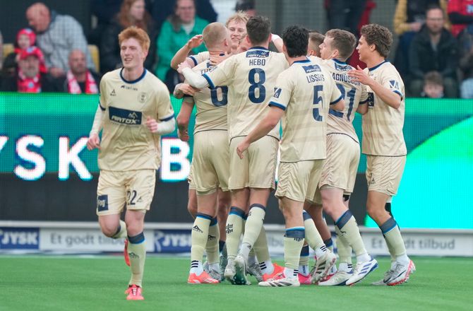 3F Superliga -Vital Lyngby-sejr: Thelander sænkede Silkeborg