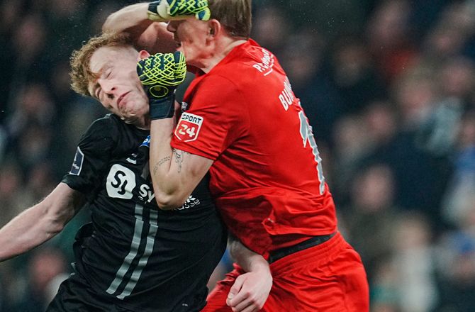 3F Superliga -Klysner slap billigt efter voldsomt sammenstød: Fik én på lampen