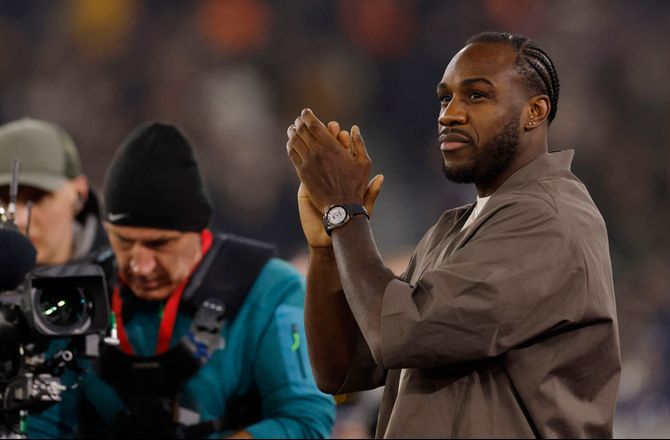 1. Division -Michail Antonio er rykket til Qatar: Håber på fred