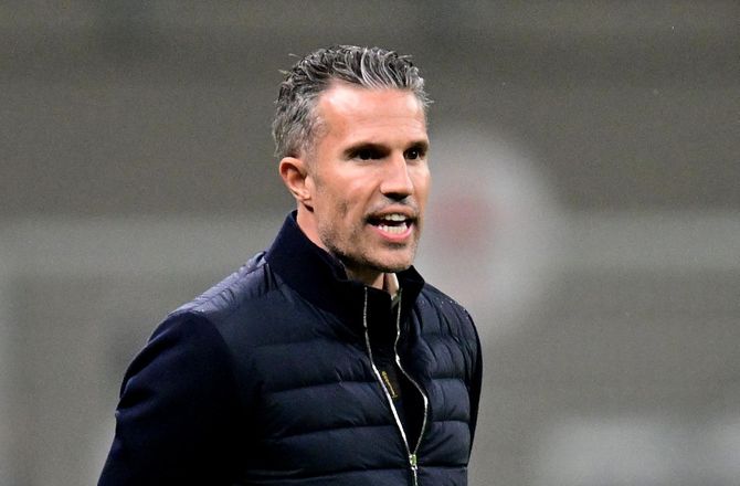 Æresdivisionen -Bekræftet: Van Persie fyret