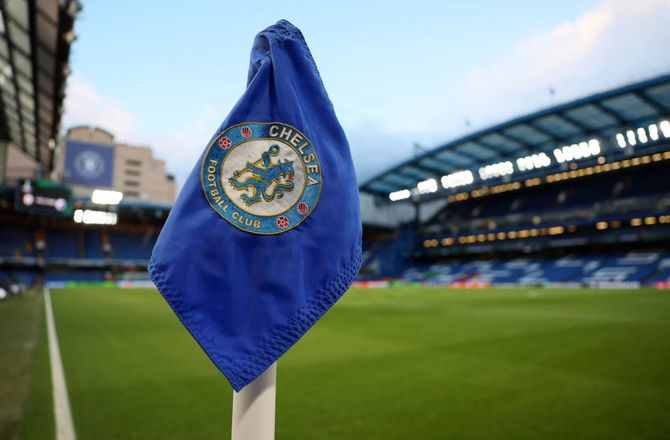 International -Chelsea sender McQueen til Portsmouth