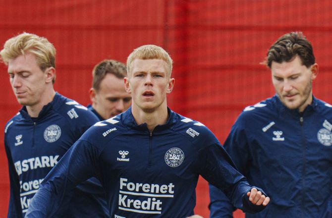 3F Superliga -Høgsberg vil med landsholdet hver gang: Har snakket med Riemer