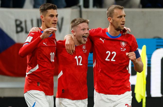VM kval. UEFA -Flot færøsk fight var ikke nok - Schick blev helten