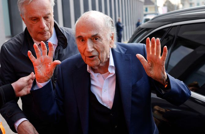 VM -Blatter og Platini frikendes i sag om korruption