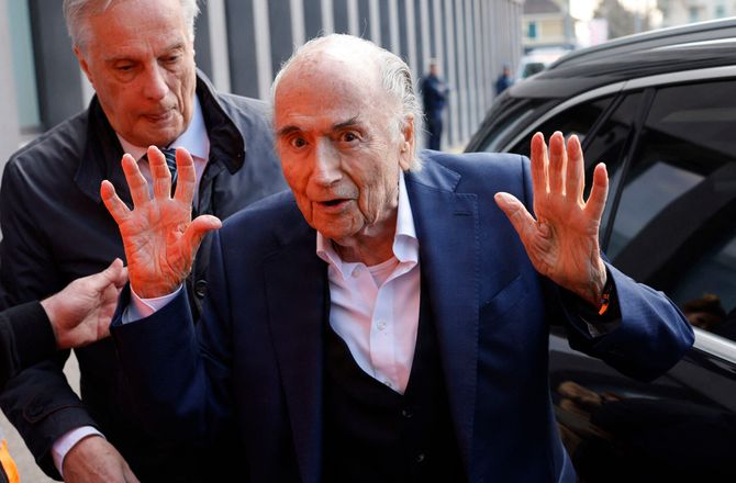 FIFA VM -Blatter reagerer på Balogun-sag: Quo vadis, FIFA?
