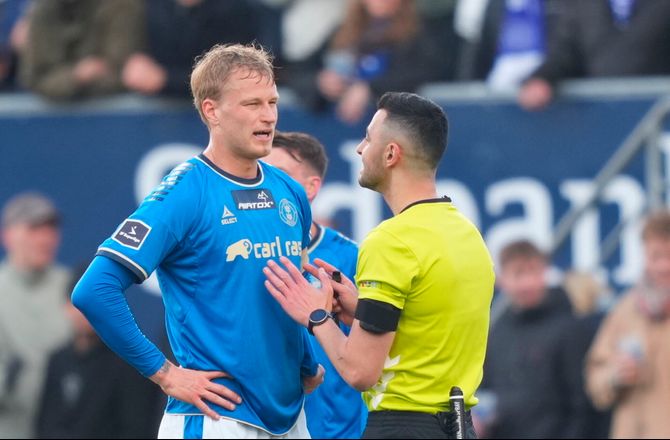 3F Superliga -Uslu står fast: Vejle-arm var i naturlig position