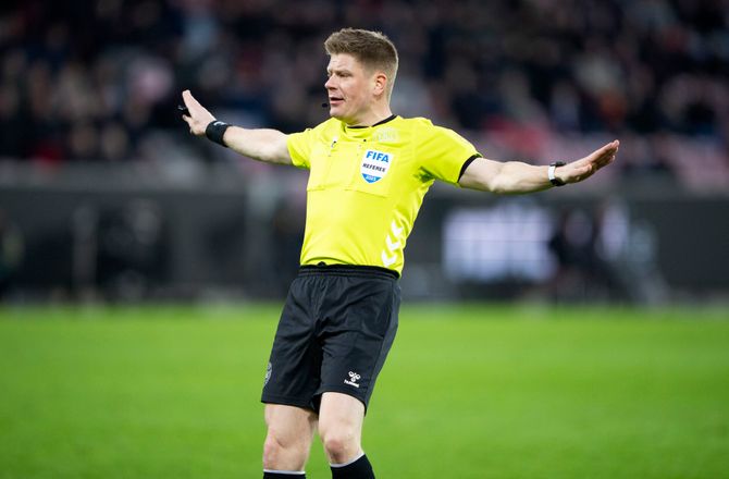 3F Superliga -Sundberg erkender fejl: FCM skulle have haft straffe