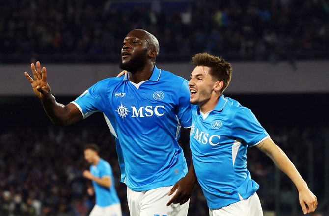 Serie A -Trods Billing-straffe: Napoli tog vitale point mod AC Milan