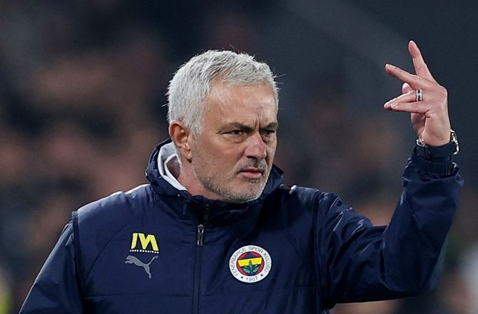 Pokal -Bizar opførsel: Mourinho hiver Gala-træner i næsen