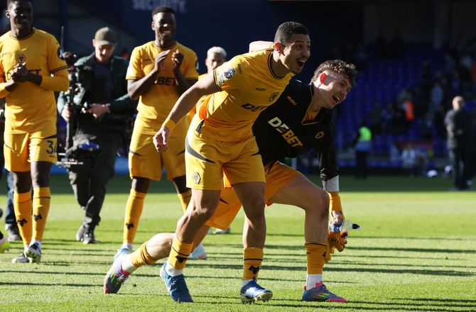 Premier League -Ren ekstase: Wolves-midt filmede jubel med tilskuers telefon