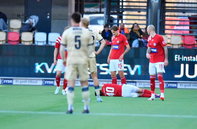 3F Superliga -SIF-forsvarer forlangte rødt: Jeg får en albue smasket i hovedet