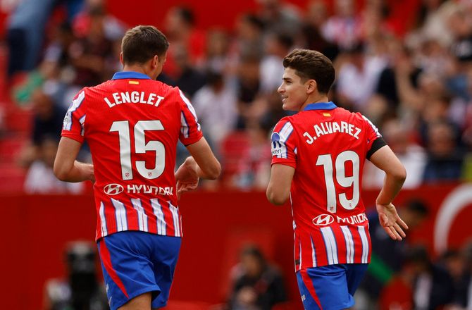 La Liga -Atletico regner med at beholde Barca-forsvarer