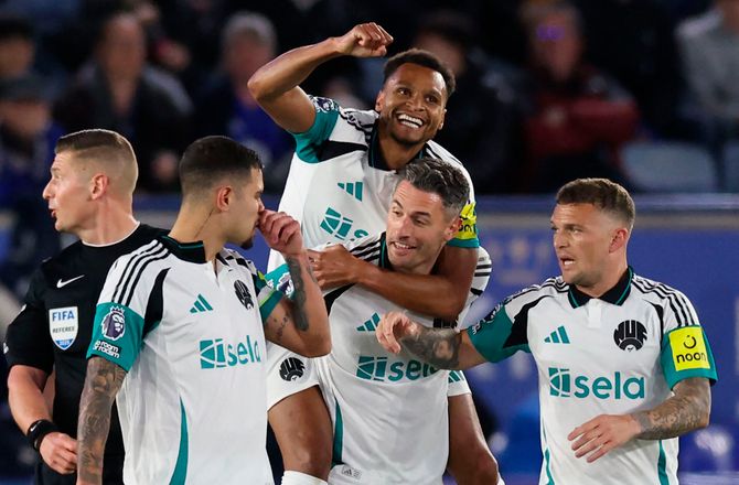 Premier League -Snød Hermansen fra midten: Howe så Schär-drøn gå i kassen