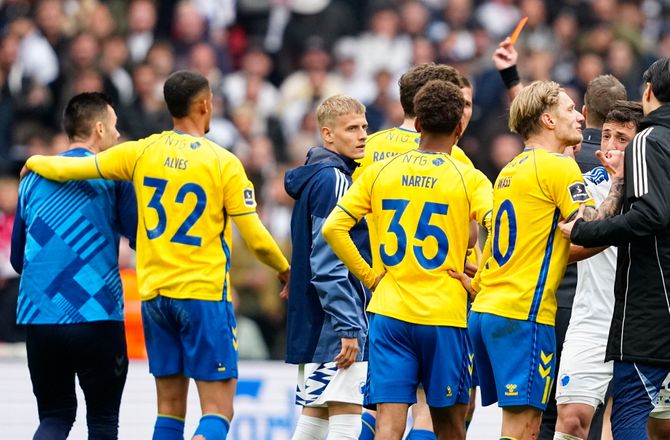3F Superliga -Vilde scener: Ramaj nikker Brøndby-keeper en skalle