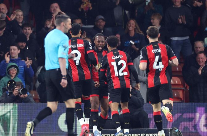 Premier League -Bournemouth sender Alex Paulsen til Polen