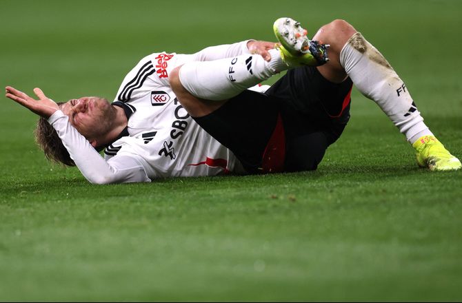 Premier League -Fulham-boss føler sig bortdømt: Se grum tackling på Andersen