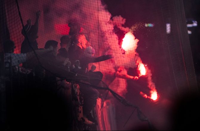 3F Superliga -FCK får kæmpe bøde for røgbomber: FCM går fri