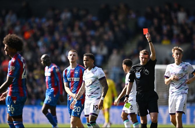 Premier League -Palace holdt stand trods tredje røde kort i fire kampe