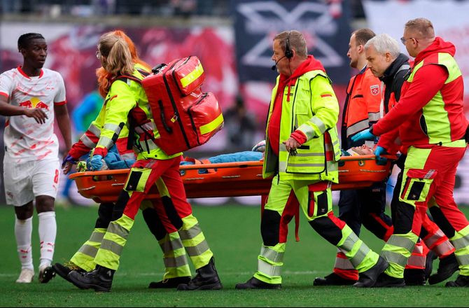Bundesliga -Leipzig-keeper med hjernerystelse og blodigt øre: Alt er godt
