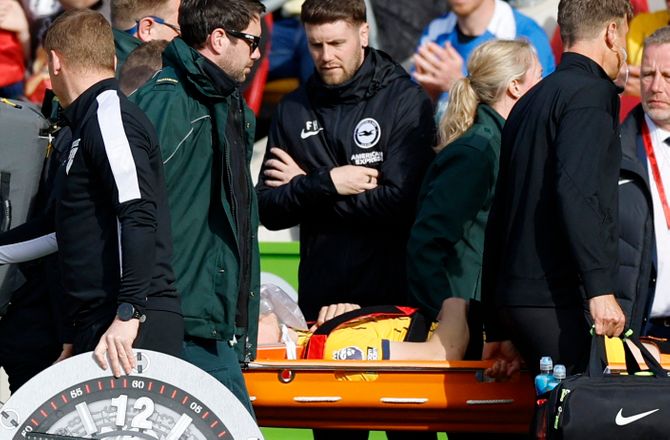 Premier League -Van Hecke udskrevet efter grimt sammenstød