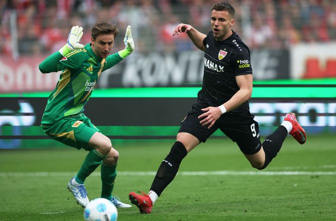 Bundesliga -Rønnow skudt i sænk: 4-4 efter første halvleg