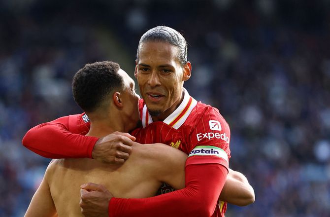 Premier League -Van Dijk samler tropperne: Tror Arsenal vinder 
